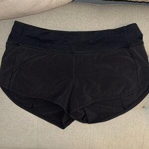 Black lululemon 2.5 speed up shorts size 6